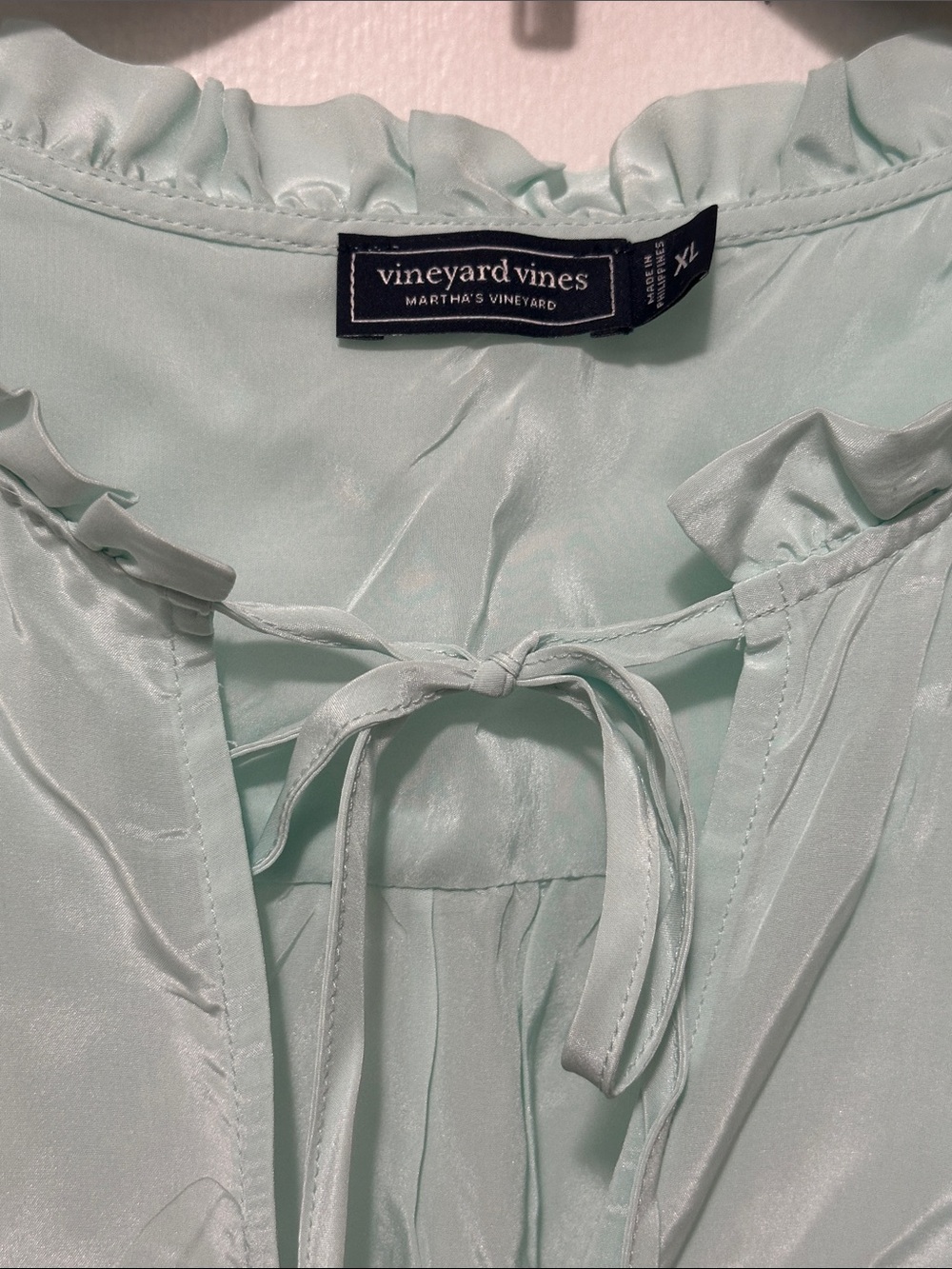 NWT vineyard vines silk Light Aqua Ruffle Sleeve Tie-Neck Womens Top - Picture 2 of 4